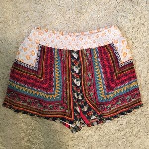 Colorful flowey shorts!